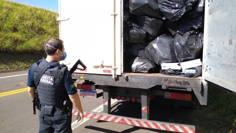 Receita Federal apreende mais de 350 mil maços de cigarros contrabandeados em Botucatu