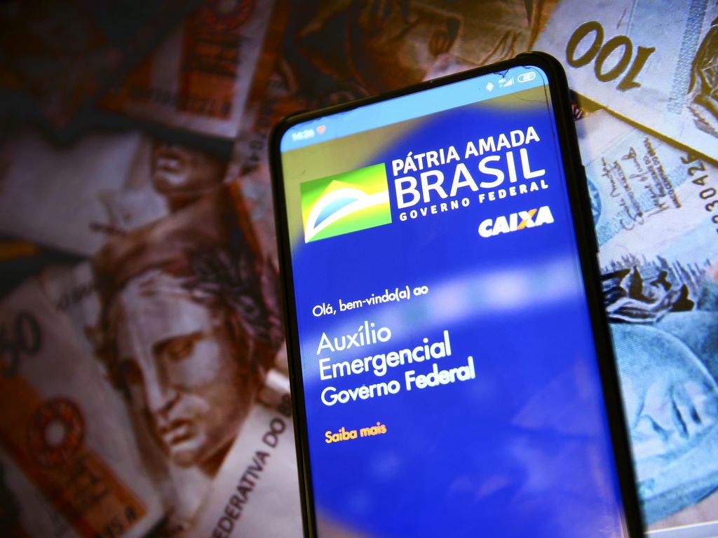 Trabalhadores nascidos em outubro podem sacar auxílio emergencial