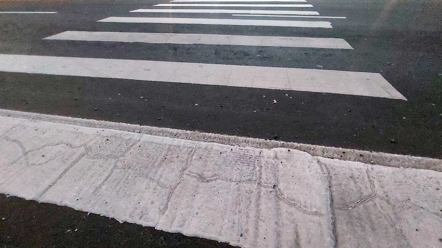 Projeto reduz de grave para média a infração por estacionar sobre faixa de pedestre ou ciclovia