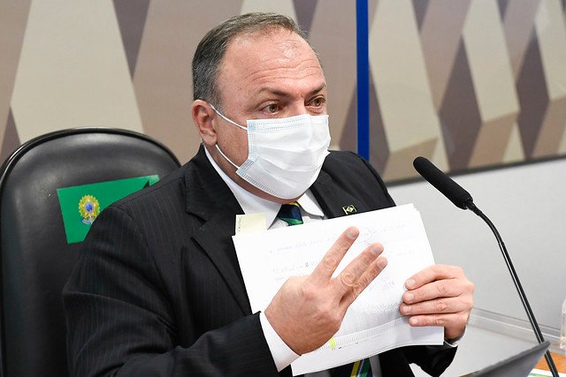 Pazuello diz que Bolsonaro “fala o que vem na cabeça”, mas não deu ordens sobre pandemia