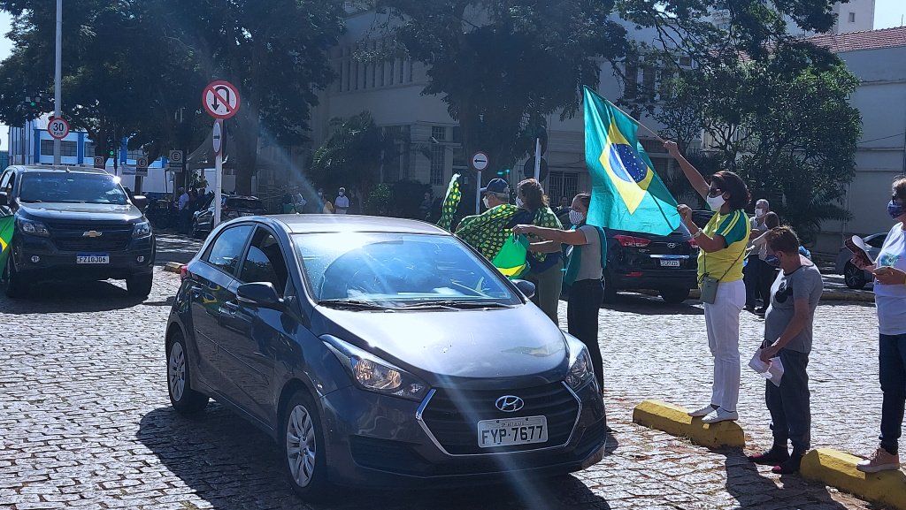 Botucatuenses fazem ato de apoio ao governo Bolsonaro