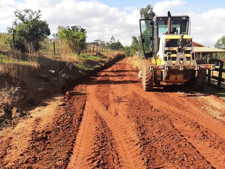 Itatinga: estradas rurais passam por trabalhos de manutenção