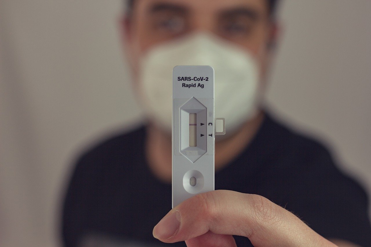 Pessoas abaixo dos 40 anos já representam 57% dos casos de Covid-19 em Botucatu; mais de 1110 crianças foram infectadas