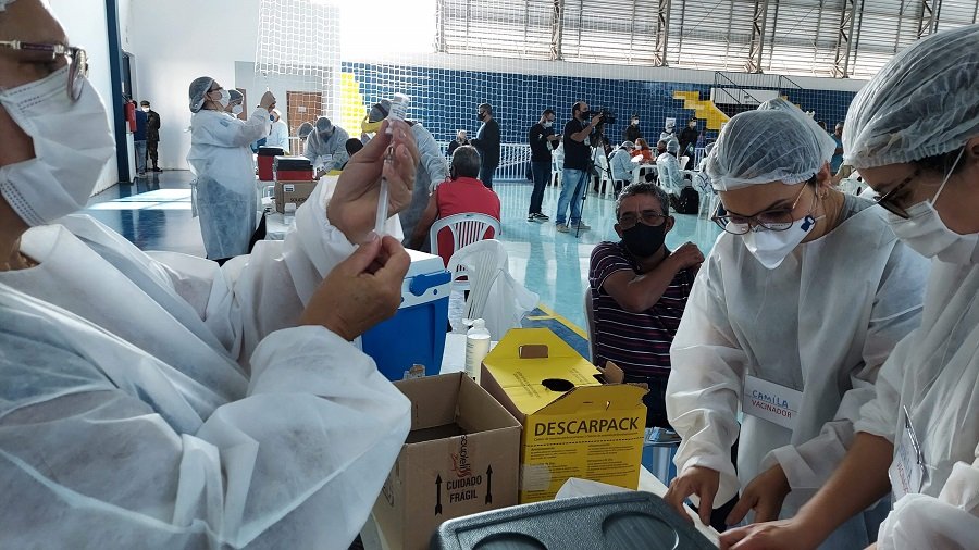 Pessoas que trabalham em Botucatu, mas moram em outras Cidades, serão vacinadas contra a Covid-19