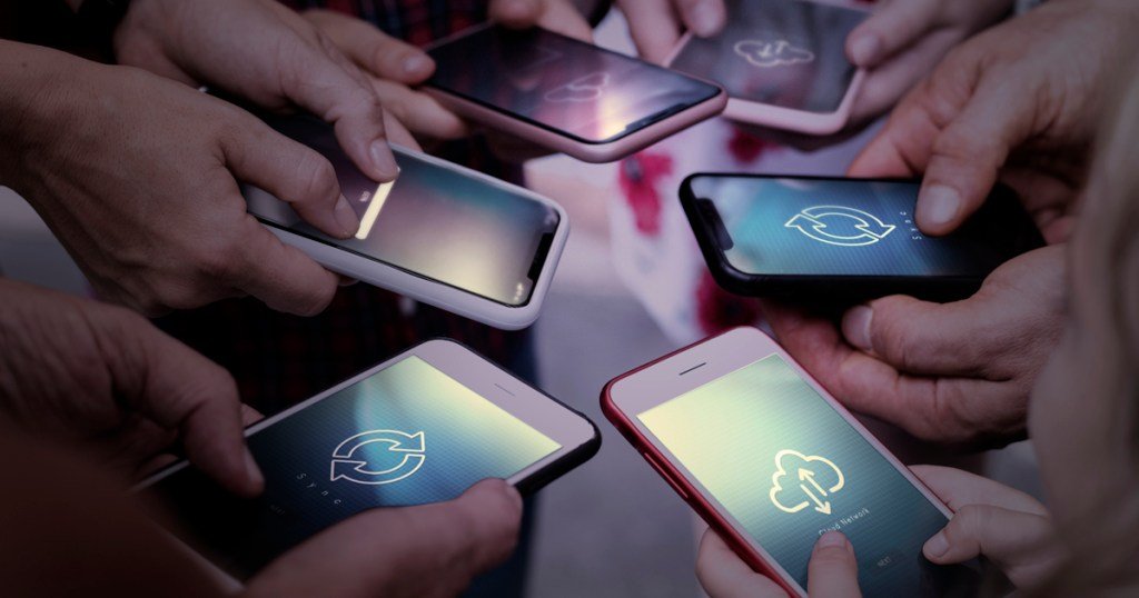 Uso massivo de redes sociais pode ser danoso para sociedade e governo, diz especialista