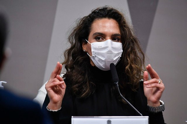 Discutir cloroquina é ‘escolher de que borda da Terra plana a gente vai pular’, afirma médica à CPI