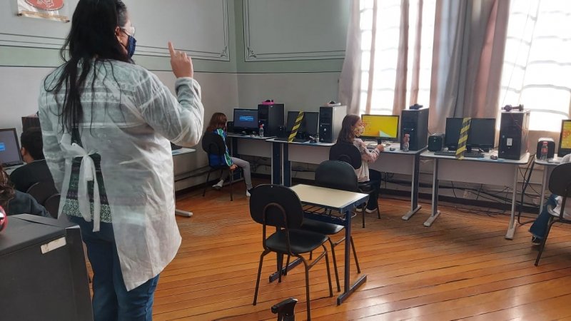 São Manuel: sistema de ensino recebe 39 novos computadores e conexões com a internet para aulas híbridas