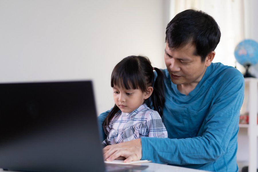 Curso para pais e educadores debate papel da família na educação