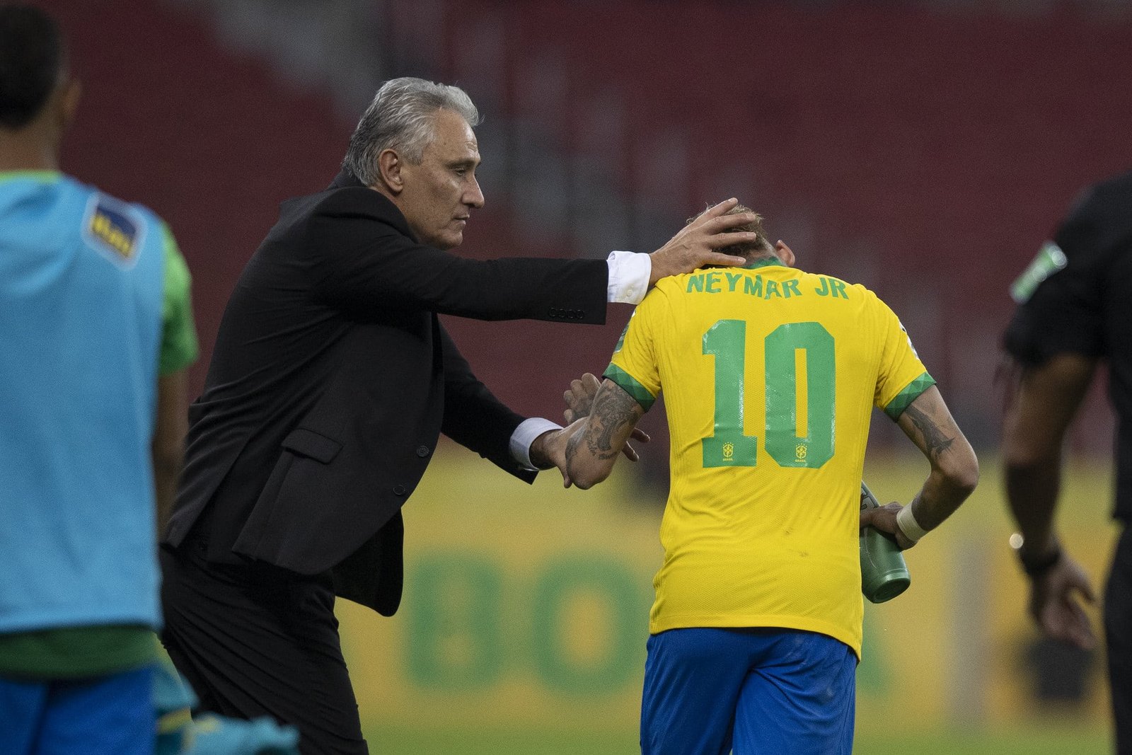Sob protesto, seleção brasileira decide jogar Copa América