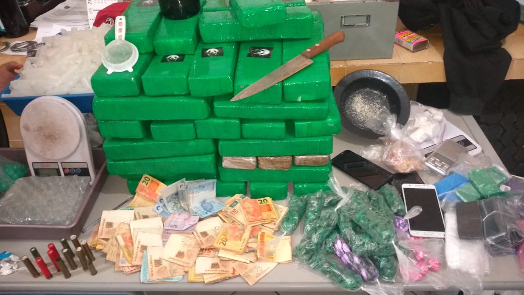 Polícia Civil de Botucatu apreende 51 quilos de maconha e 650 porções de entorpecentes em um sítio no distrito de Rubião Júnior