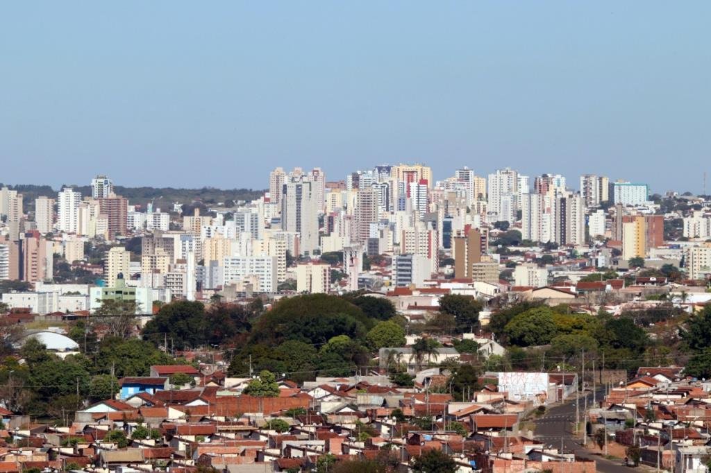 Bauru tem novo decreto para controlar pandemia; Cidade registra mais de 1 mil mortos pela Covid-19