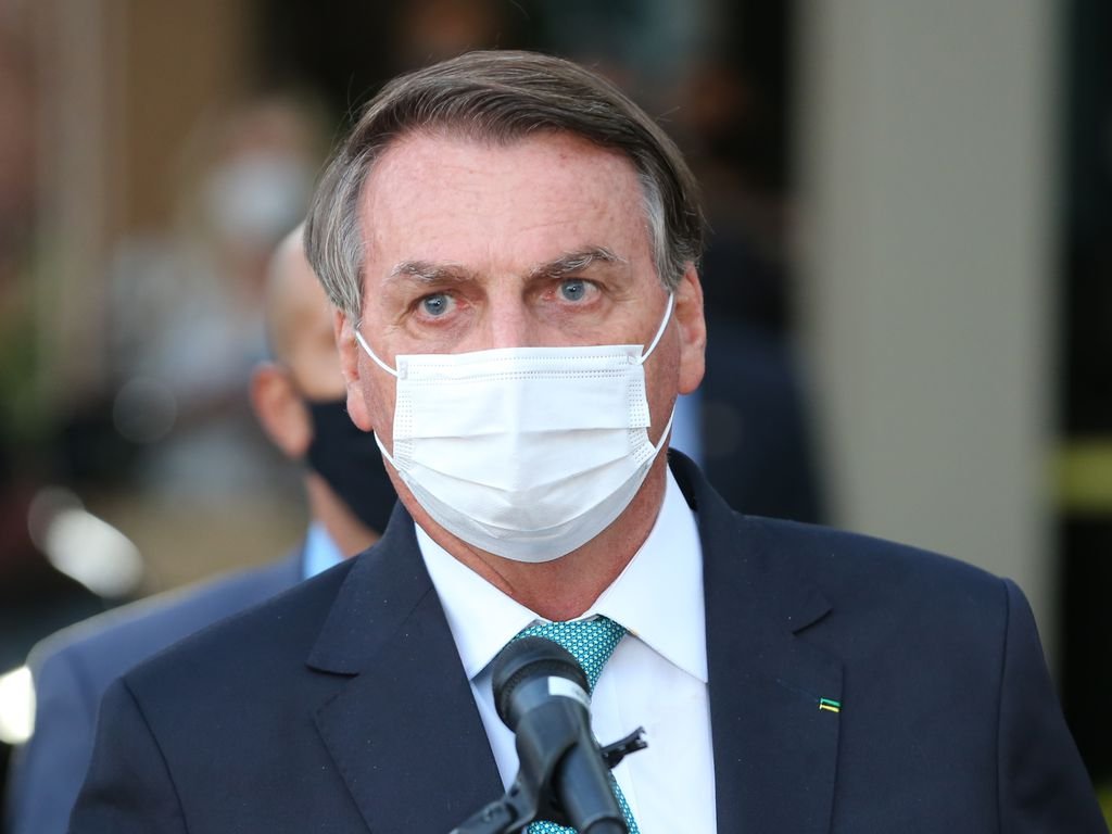 Bolsonaro sanciona lei que prevê retorno de grávidas ao trabalho presencial