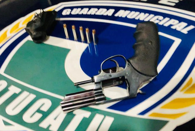 Guarda Municipal encerra festa com 200 pessoas em Botucatu; agentes são hostilizados e ameaçados com arma