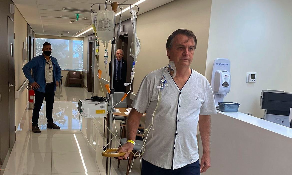 Bolsonaro receberá alta neste domingo, afirma equipe médica
