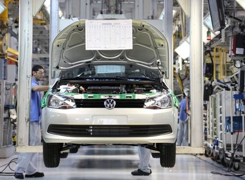 Falta de peças provoca queda na produção de veículos em julho