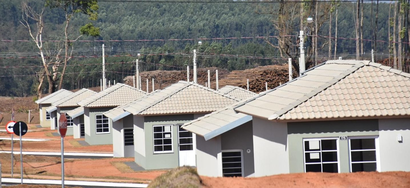 Projeto inclui casais homoafetivos entre prioridades de programas habitacionais