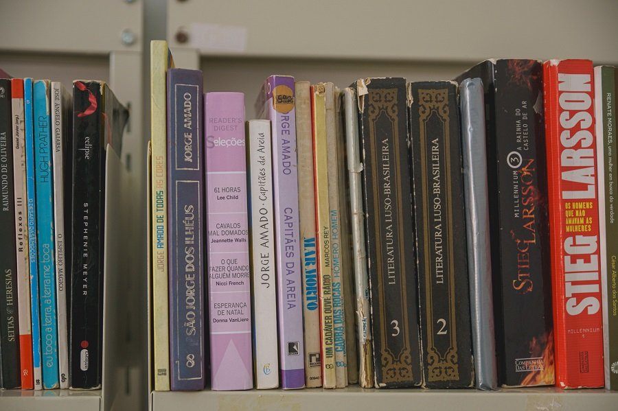 Serviço de Atenção a Álcool e Drogas de Botucatu recebe doação de livros
