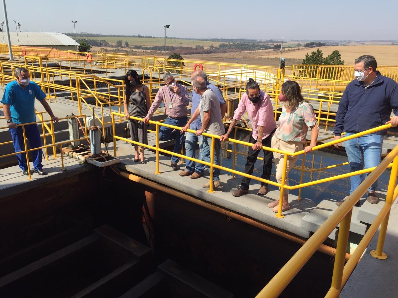 Vereadores da Câmara de Botucatu conhecem estrutura de serviços da Sabesp