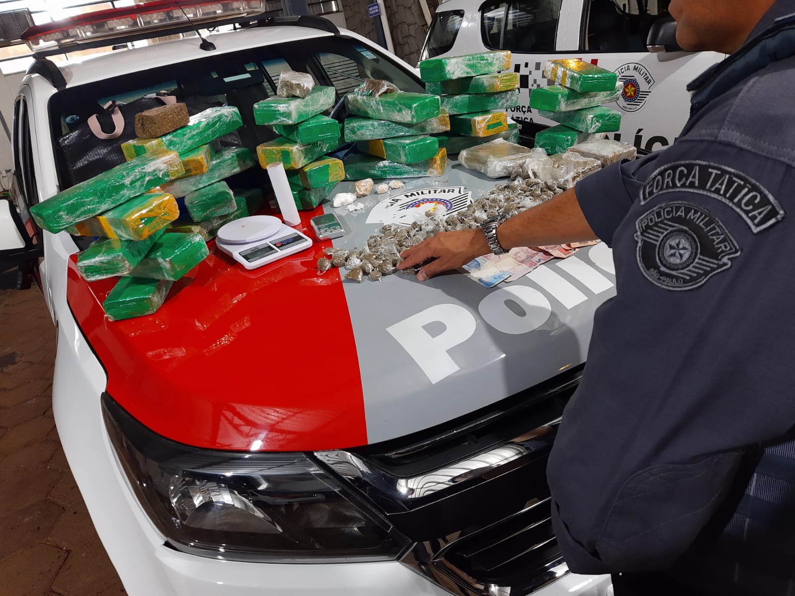 Polícia prende mulher por tráfico em Botucatu; droga era escondida em tanque de lavar roupas