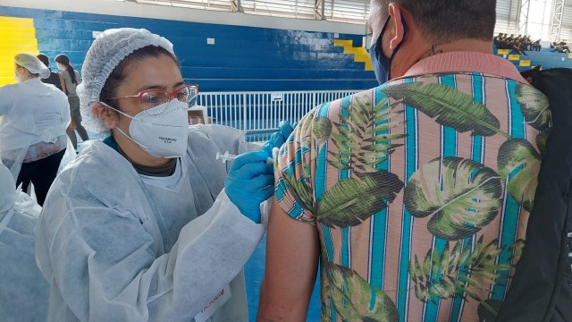 Vacinação contra a Covid, em Botucatu, contemplada mais de 4.200 pessoas neste sábado