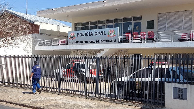 Dona de agência de viagens indiciada após lesar mais de 70 clientes