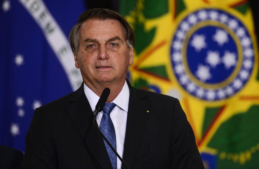 Bolsonaro assina decreto que autoriza classe executiva para ministros e servidores