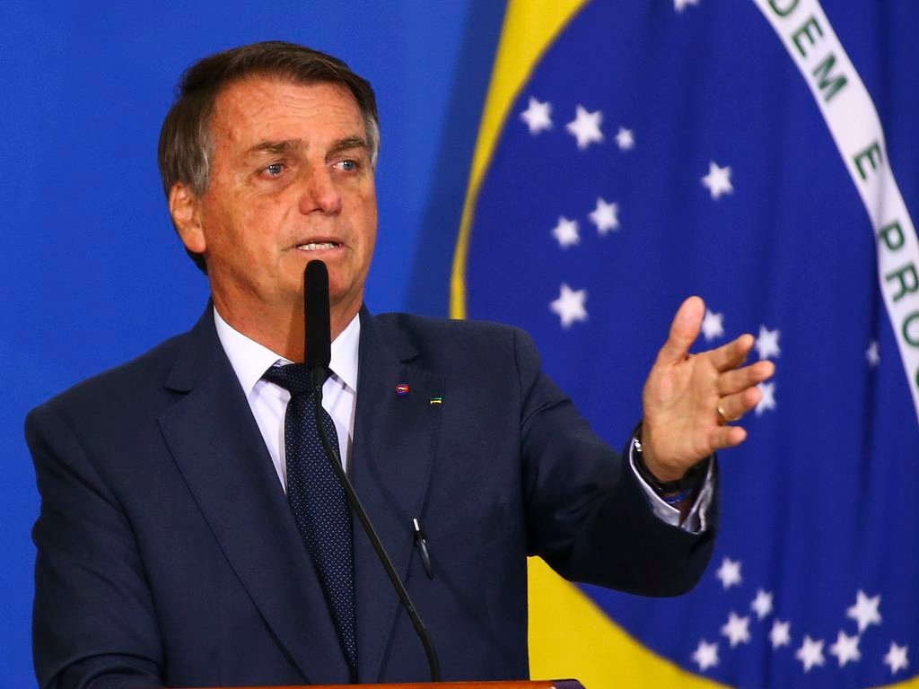 Bolsonaro diz que combustíveis devem ter novo aumento em até 20 dias