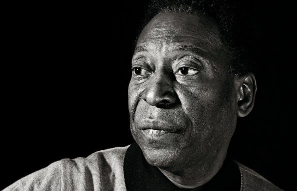 Pelé tem instabilidade respiratória e é transferido para UTI