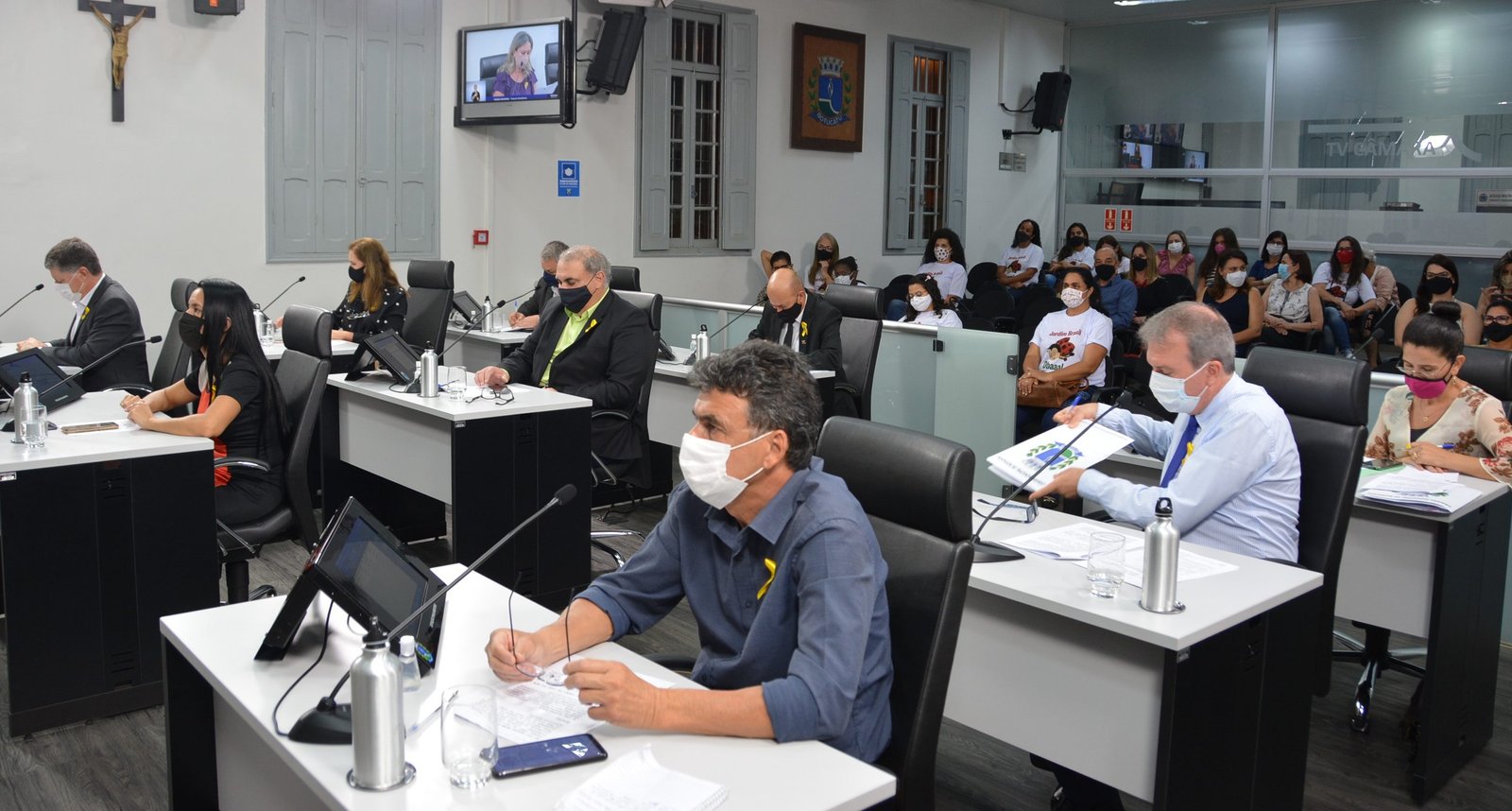 Sem projeto para apreciar, vereadores aprovam 25 moções e requerimentos