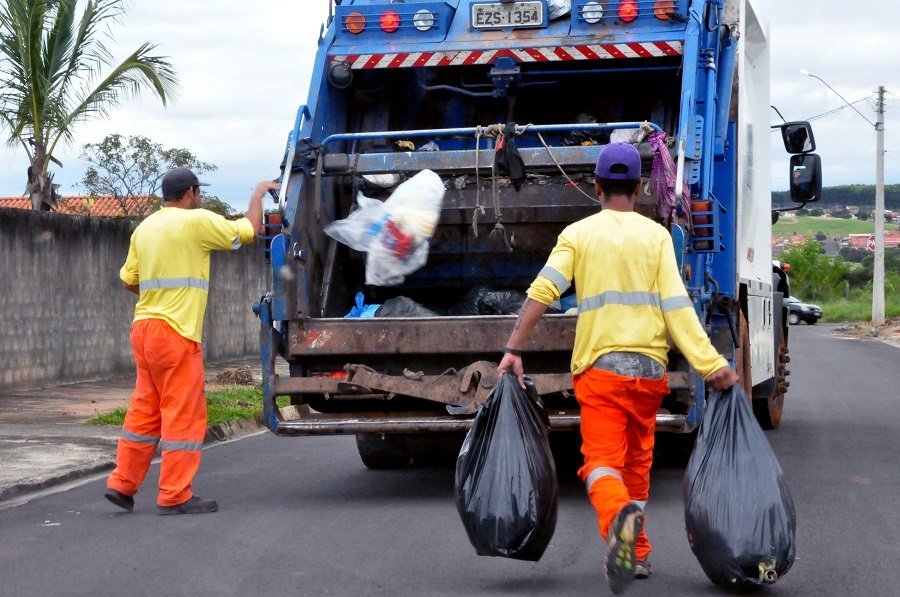 Projeto prevê piso salarial de dois salários mínimos para trabalhador essencial de limpeza urbana