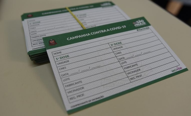 Senadores apresentam projetos tornando obrigatório o certificado de vacinação