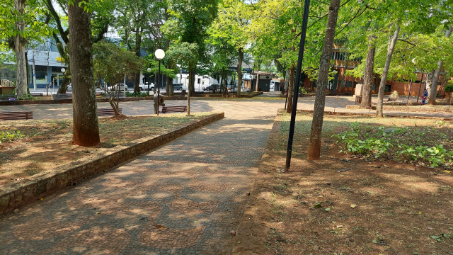 Jovem é vítima de importunação sexual na Praça do Bosque