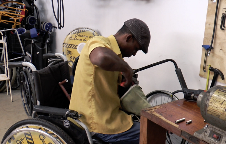 Prefeitura de Botucatu oferece conserto gratuito de cadeiras de rodas