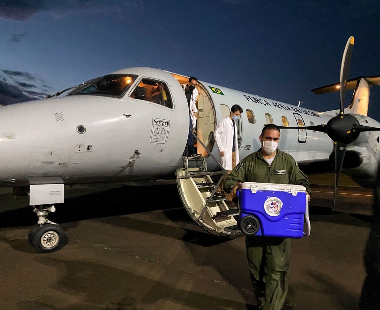 Avião da Força Aérea Brasileira transporta coração para ser transplantado em Botucatu