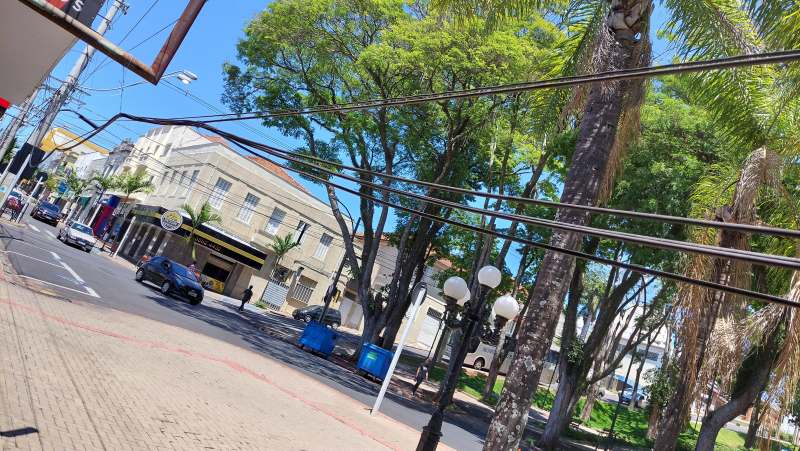 Botucatu: Prefeitura recebeu mais de 190 queixas de cabos e fios soltos