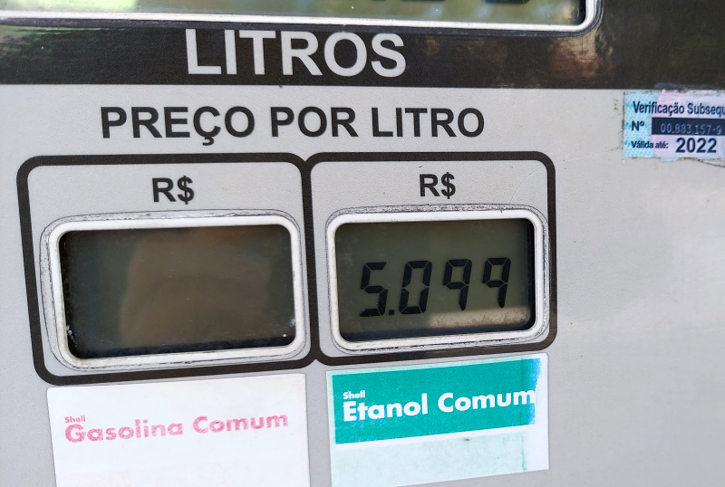 Etanol vai a R$ 5 e gasolina já mais cara em Botucatu após reajuste da Petrobras