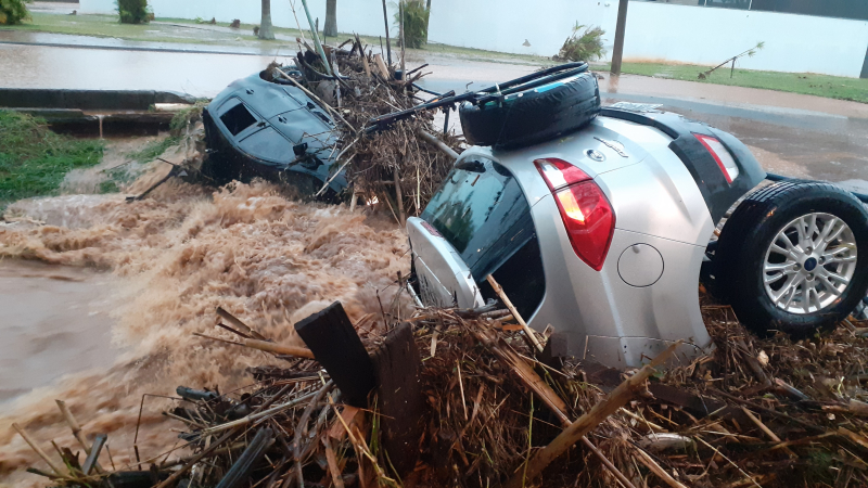 Temporal deixa regiões de Botucatu alagadas e provoca prejuízos