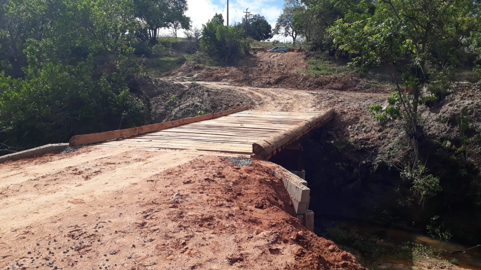 Prefeitura de Avaré instala novas pontes de madeira na zona rural