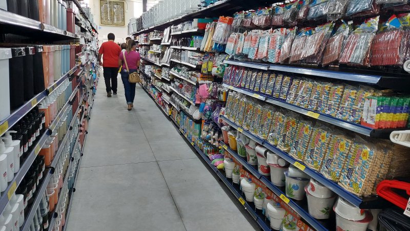 Economia recua 0,8% de julho para agosto, revela a FGV