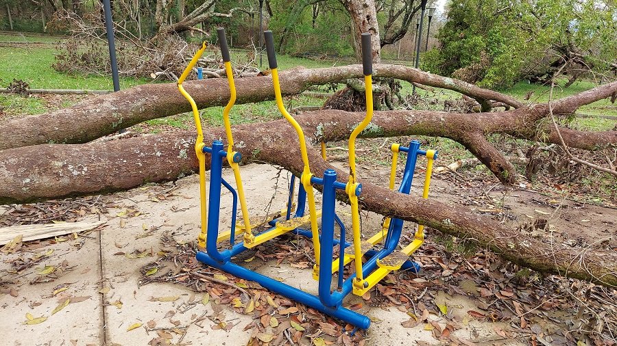 Bosque do Carmeluche, na Cohab 4, ainda aguarda reparo dos estragos provocados pelas chuvas de outubro