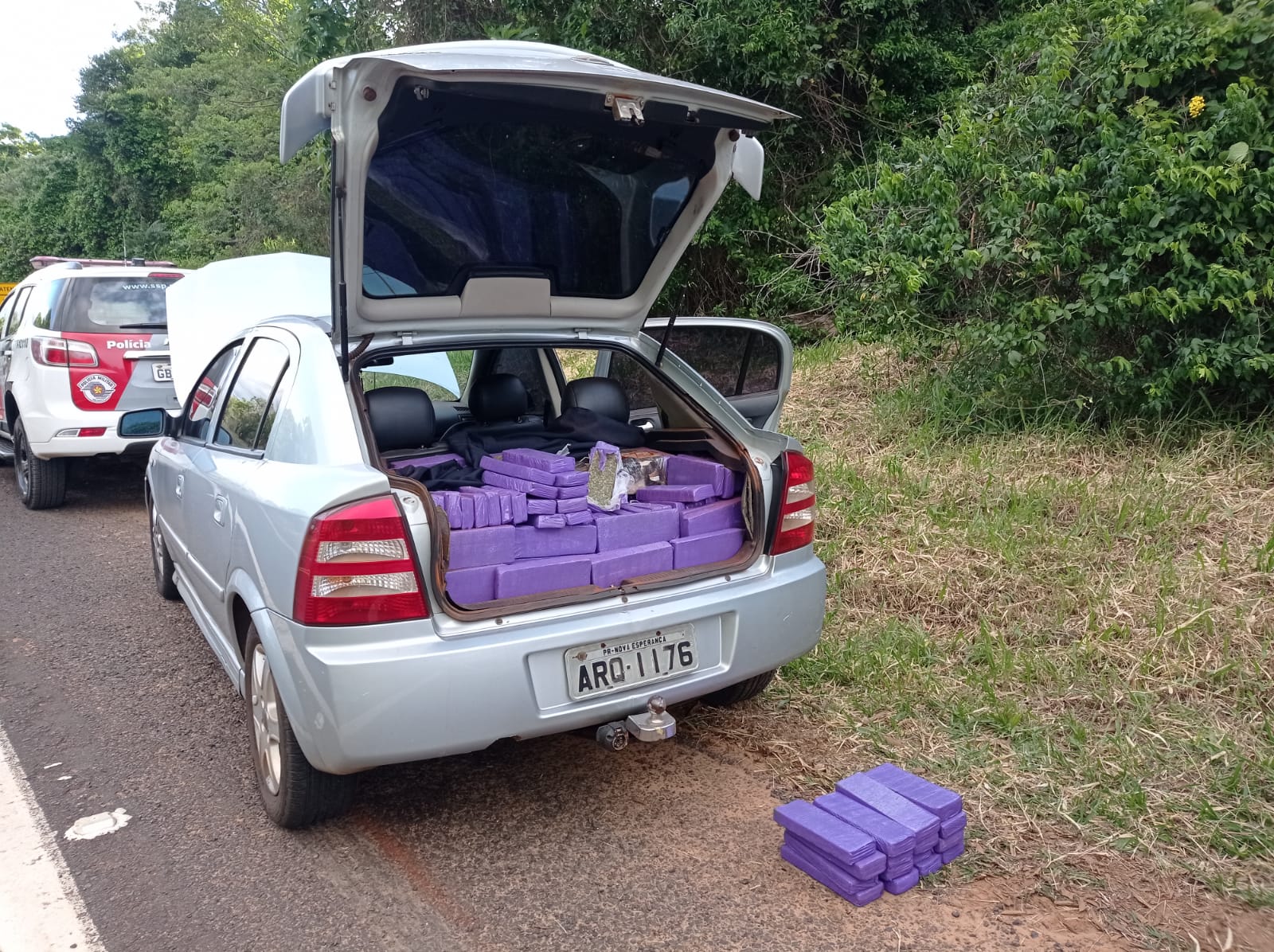 Polícia persegue e prende acusado de tráfico em Botucatu; no carro estavam mais de 470 quilos de maconha