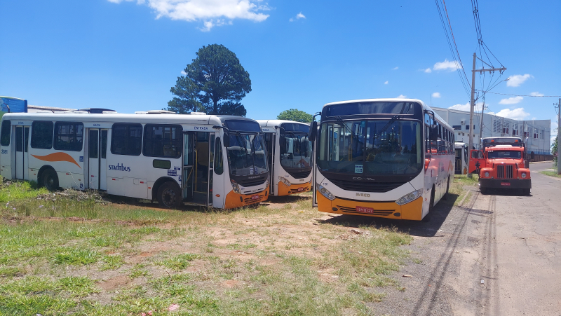 Justiça apreende 13 ônibus da Soreni, prestadora do transporte coletivo em Botucatu