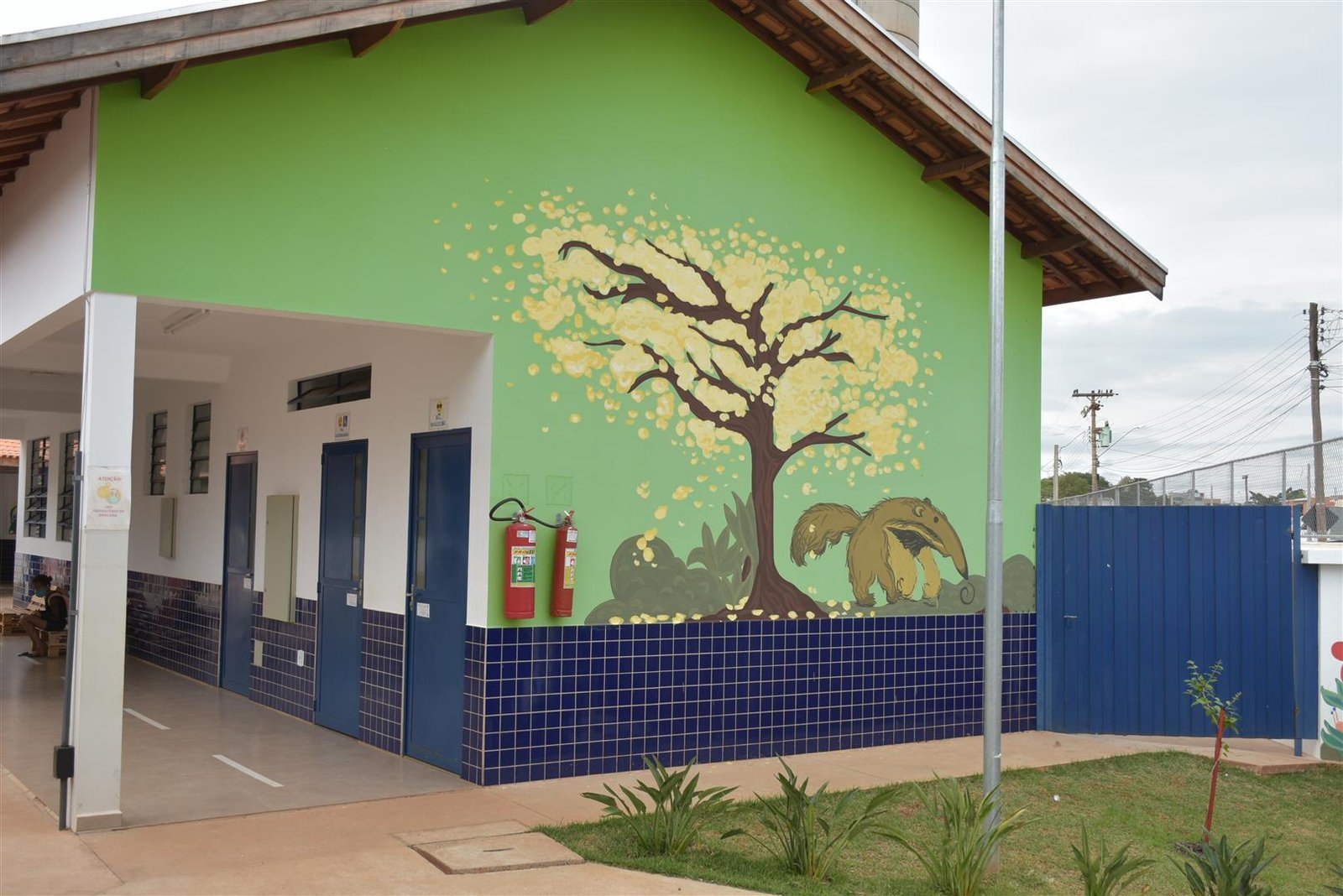 Escola do Monte Mor recebe pinturas temáticas em paredes