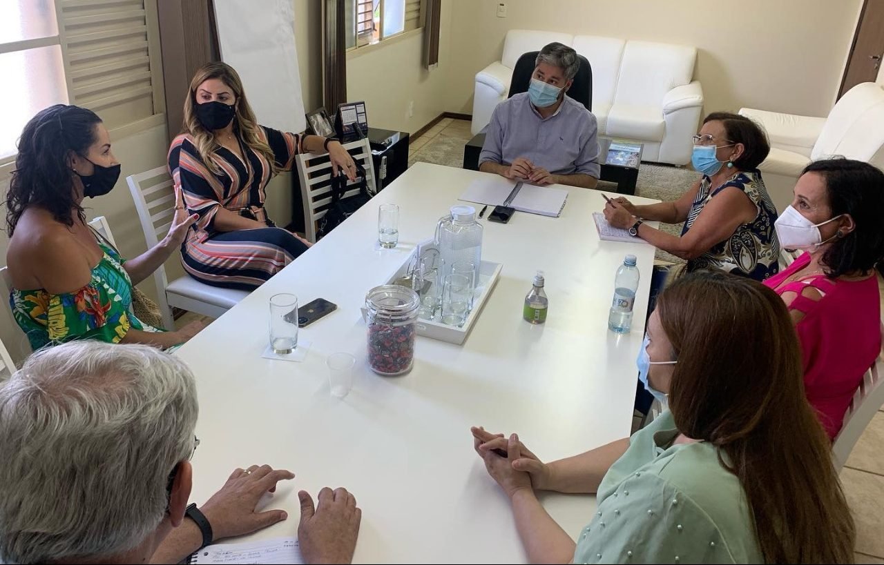 Após reunião com lideranças, deputado diz que trabalhará em prol de causas femininas