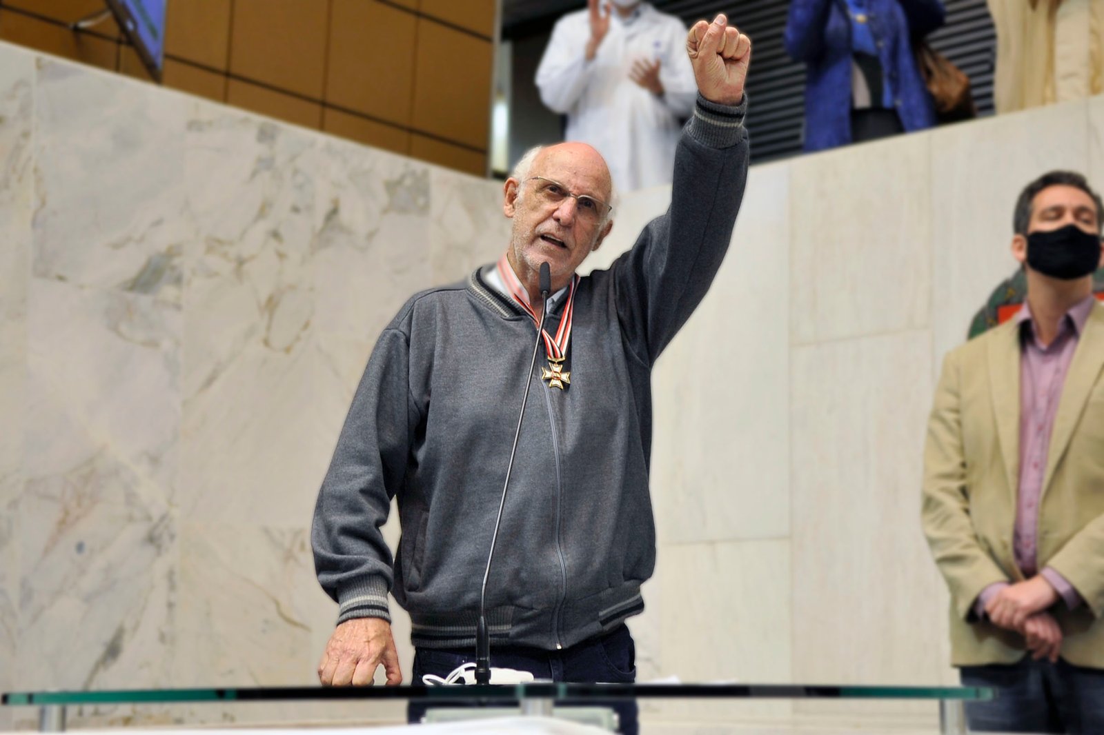 Assembleia Legislativa do Estado homenageia Padre Júlio Lancellotti