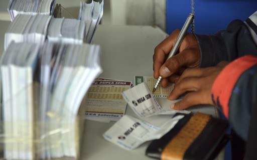 Nenhuma aposta acerta a Mega-Sena; prêmio acumula em R$ 12 milhões
