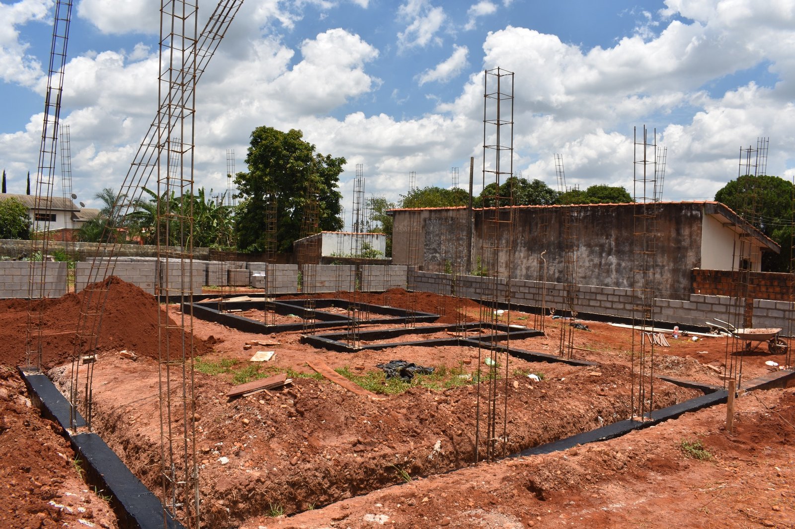 Pratânia: obras do futuro mercado municipal têm início