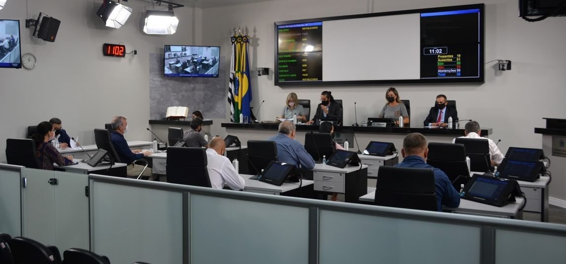 Câmara aprova abono do FUNDEB a profissionais da educação básica de Botucatu