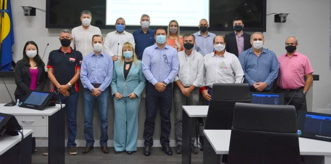 Comissão de Desenvolvimento da Câmara de Botucatu apresenta propostas de trabalho em reunião com representantes de indústria, comércio, educação e serviços