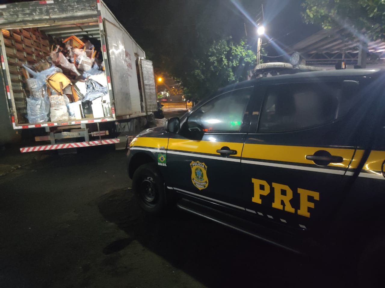 Polícia apreende mais de 3 mil garrafas de vinho contrabandeadas; carga supera mais de R$ 1 milhão